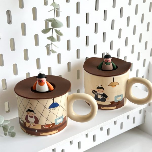 ماگ در دار دختر آشپز